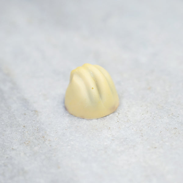 Molded white chocolate Tempered cherry cordial truffle 